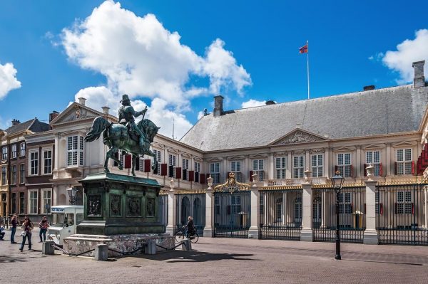 Королевский дворец Нордейнде в Гааге