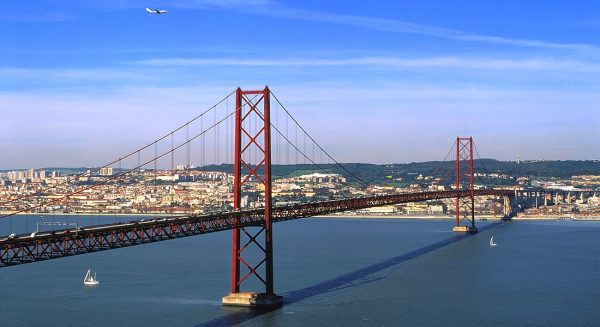 Мост в Лиссабоне