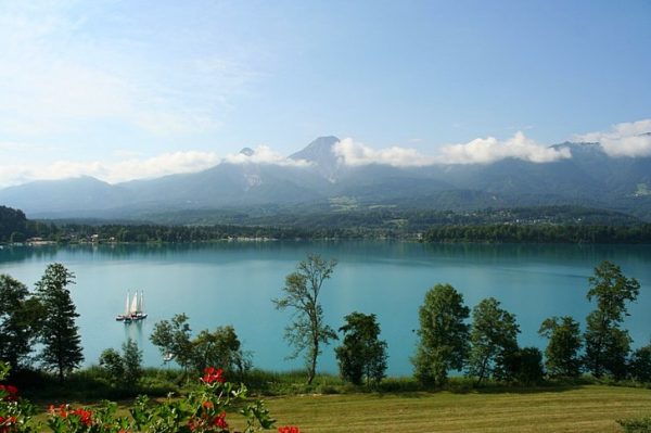 Озеро Факер-Зе в Австрии