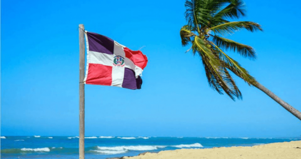 Флаг Доминиканы