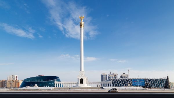 Площадь независимости и монумент «Казах Ели»