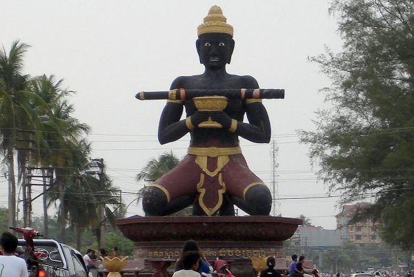 Статуя Дамбанг Краньонга в Баттамбанге