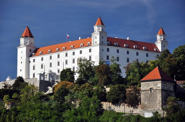 Замок Братиславский Град в столице Словакии