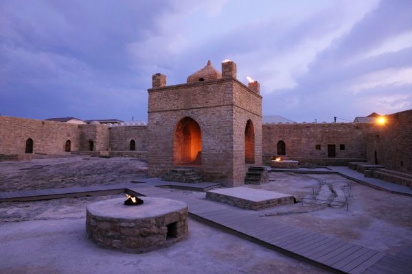 Храм огня Атешгях недалеко от Баку