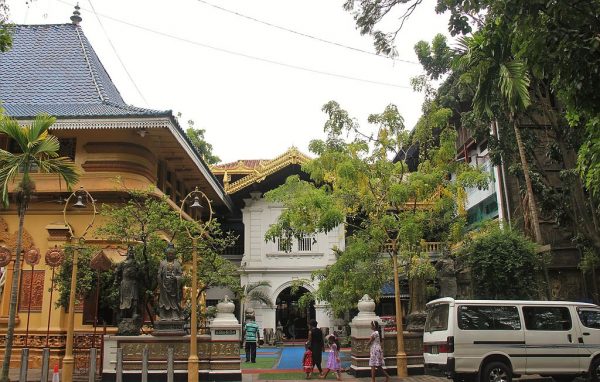 Храм Гангарамая в Коломбо