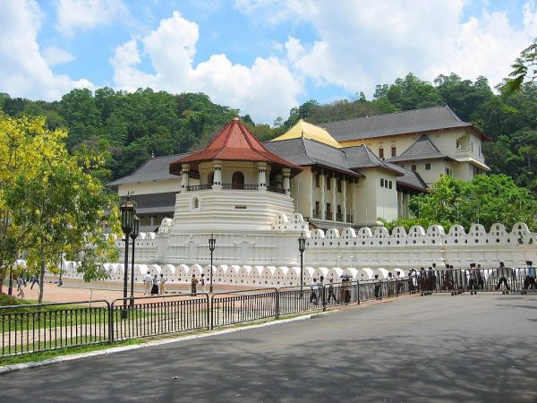 Храм Зуба Будды в городе Канди