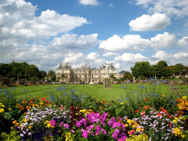 Люксембургский сад и дворец в Париже