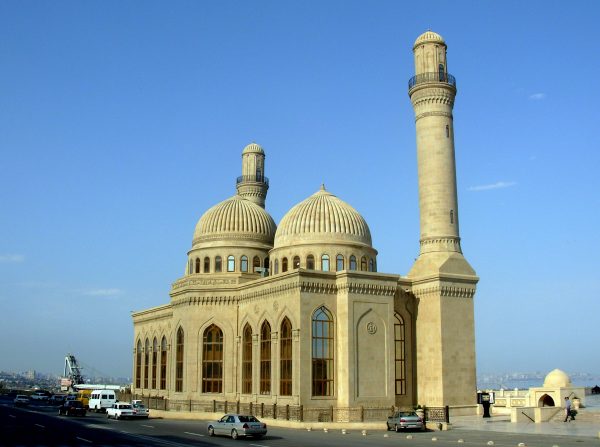 Мечеть Биби-Эйбат на берегу Бакинской бухты