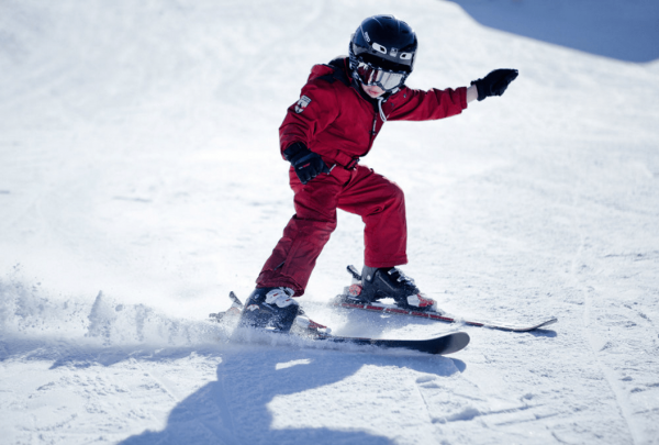 Ребёнок на горных лыжах