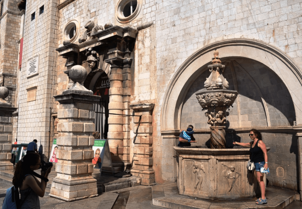 Малый фонтан Онофрио в Дубровнике