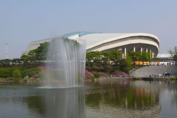 Олимпийский бассейн в парке Сеула