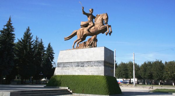Памятник героям-кавалеристам