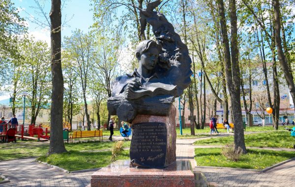 Памятник Короткевичу в Орше