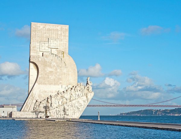 Памятник первооткрывателям в Лиссабоне