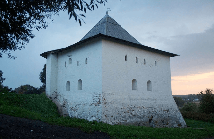 Спасская башня вязьма