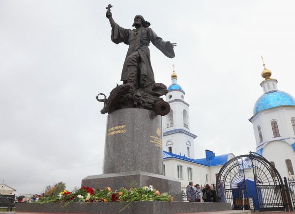 Памятник полковому священнику в Малоярославце