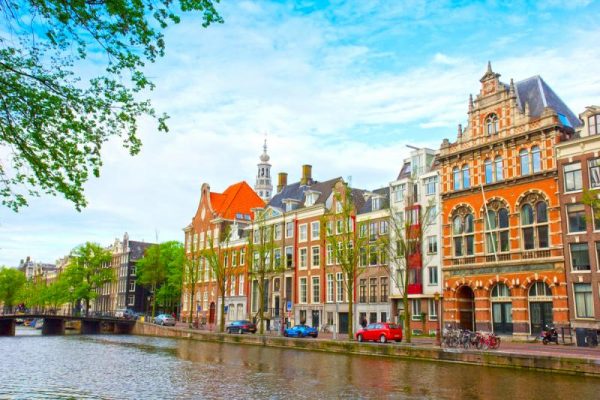 Амстердам - город, построенный на каналах
