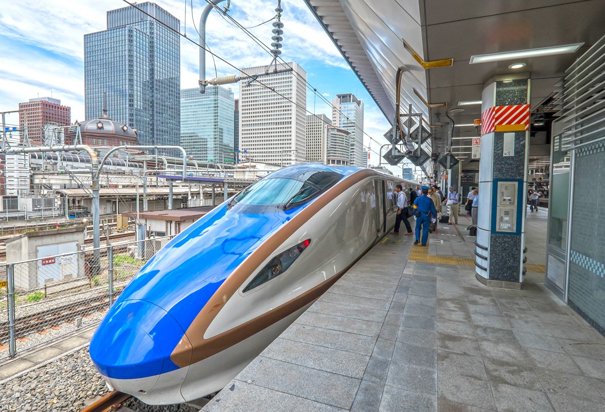Japan speed. Токио Синкансен. Поезд Токио Синкансен. Поезда монорельс Токио. Скоростные поезда в Японии.