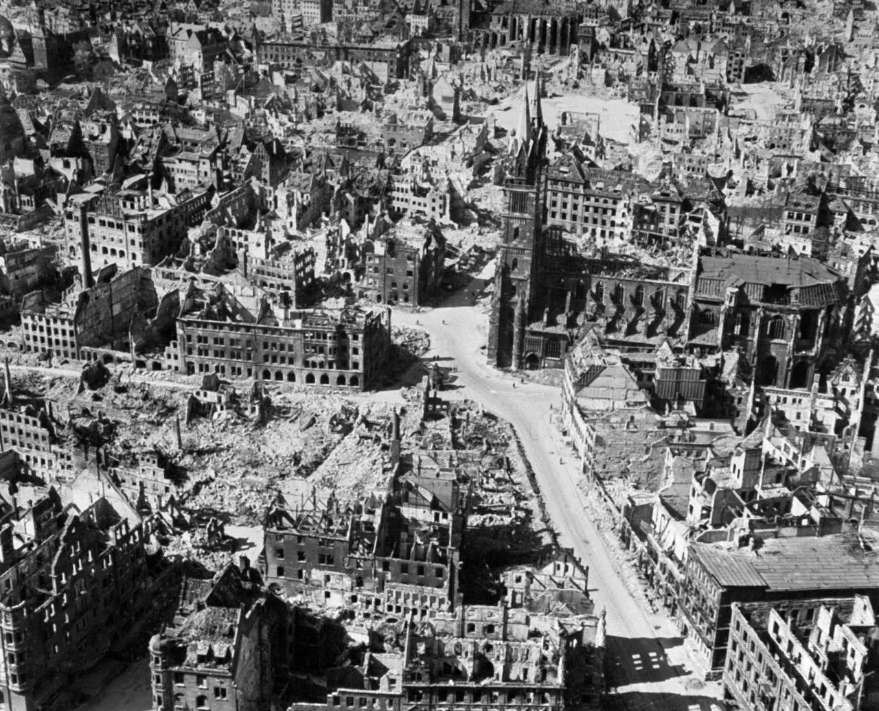 Начало второй мировой войны город. Дрезден бомбардировка 1945. Лейпциг бомбардировка 1945. Нюрнберг после бомбежки 1945.