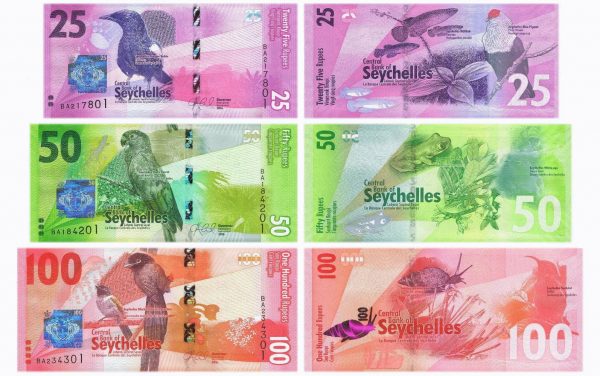 Бумажные банкноты достоинством 25, 50 и 100 сейшельских рупий