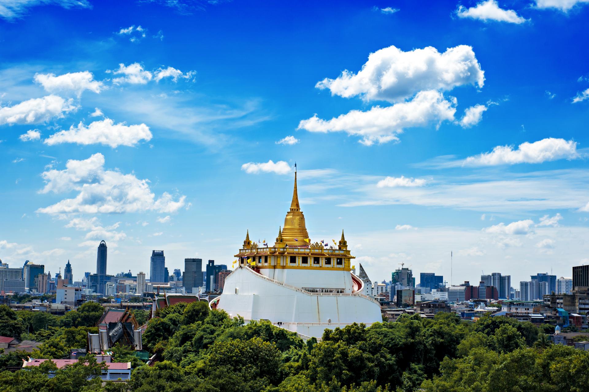 Месяц в бангкоке. Ват Сакет (храм золотой горы). Ват Сакет Бангкок. Таиланд - храм ват Сакет. Золотая гора Бангкок.