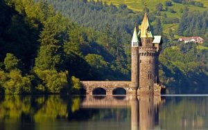 Главное достояние Уэльса - средневековые замки