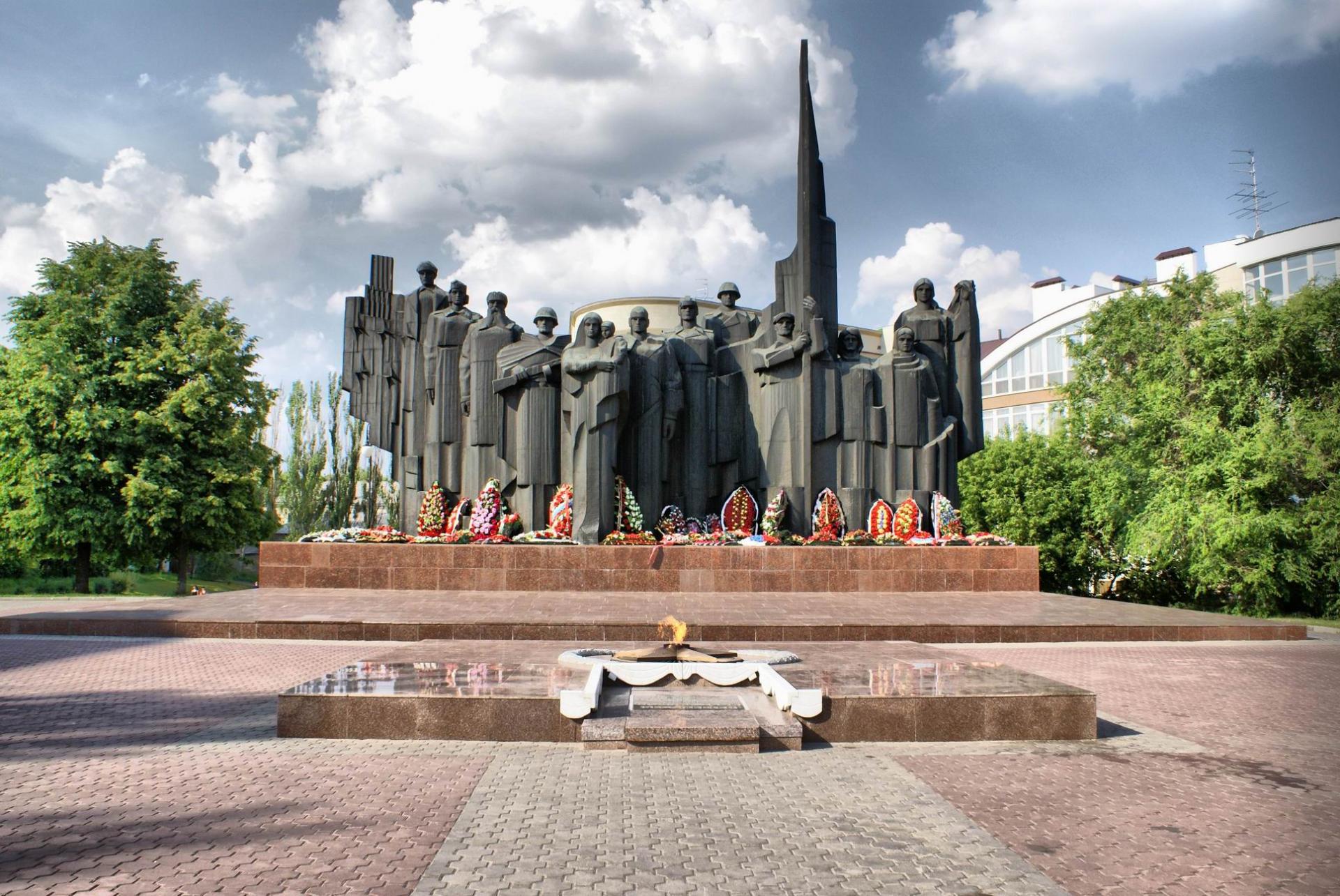 Памятник на площади Победы Воронеж